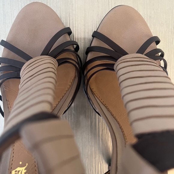 L.A.M.B. Leather Stiletto Heels T-Strap Ankle Zip Brown & Taupe size 7.5 - Picture 5 of 12